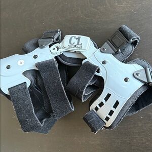 Comfortland Black and Gray Right Knee Brace